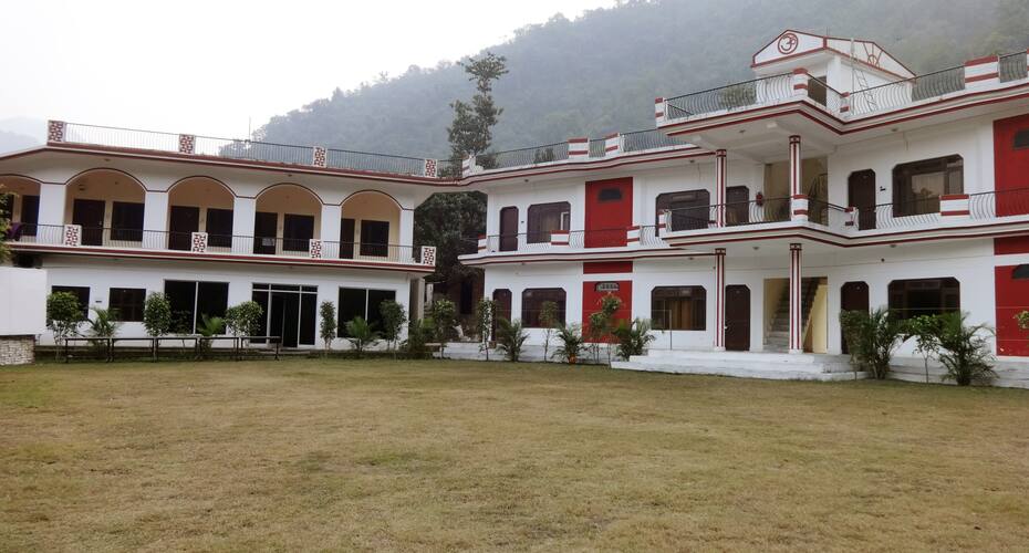 Palm Holiday Inn Bar and Resort, Rishikesh 1